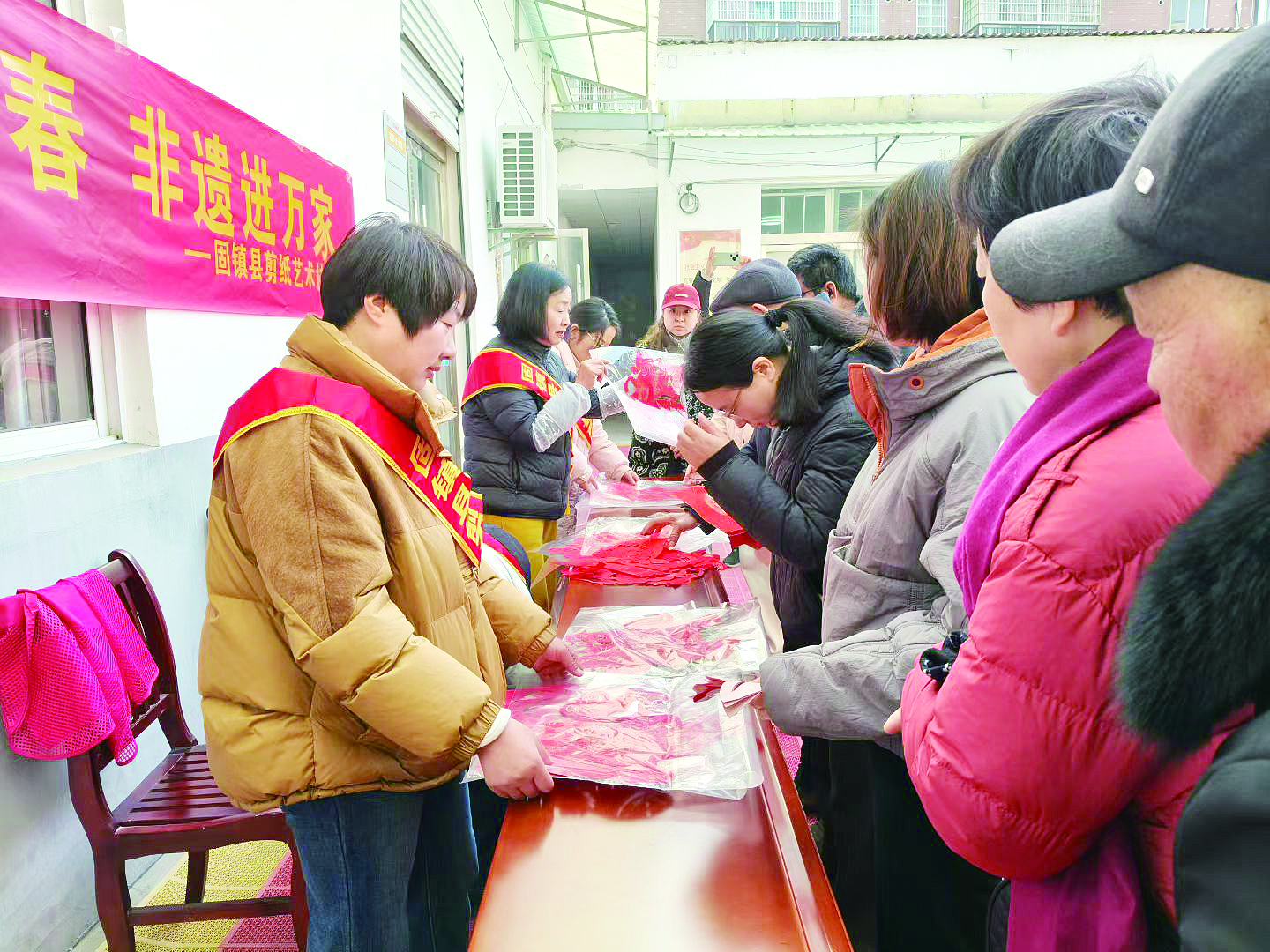 骏马迎新春 非遗进社区