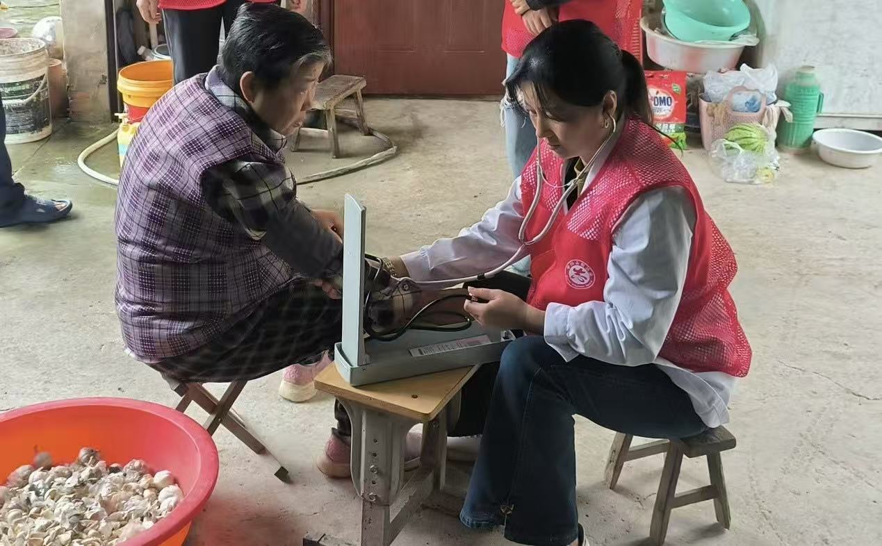 “村医”彭红梅：仁心守护 扎根乡村医疗二十年