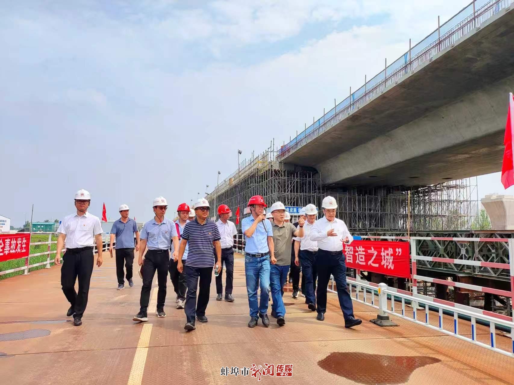 大桥建设工地上的特殊党课